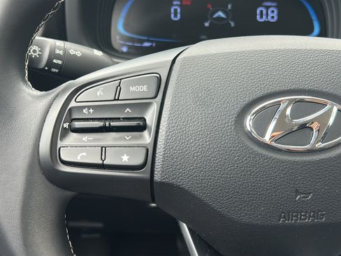 Used 2023 Hyundai Venue Limited FWD image 27