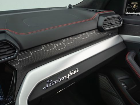Used 2022 Lamborghini Urus AWD/4WD image 23
