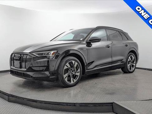 Used 2022 Audi e-tron Premium w/ Convenience Plus Package AWD/4WD image 2
