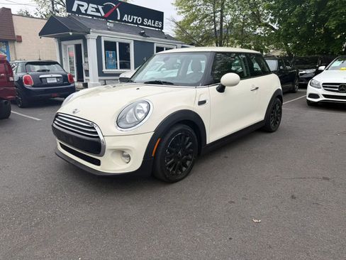 Used 2018 MINI Cooper 2-Door Hardtop FWD image 2