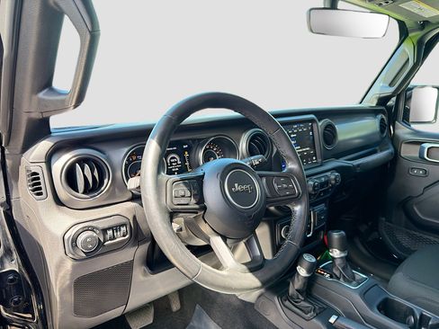 Used 2021 Jeep Gladiator Willys image 23
