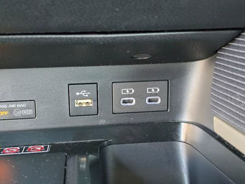 Used 2025 Toyota Camry SE w/ Convenience Package image 25