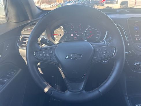 Used 2022 Chevrolet Equinox RS w/ Infotainment Package image 17
