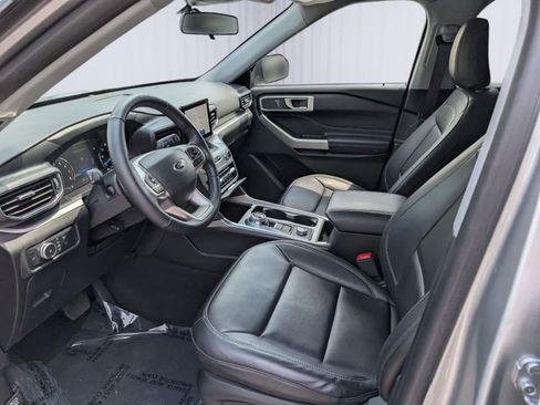 Used 2022 Ford Explorer XLT w/ Equipment Group 202A AWD/4WD image 16
