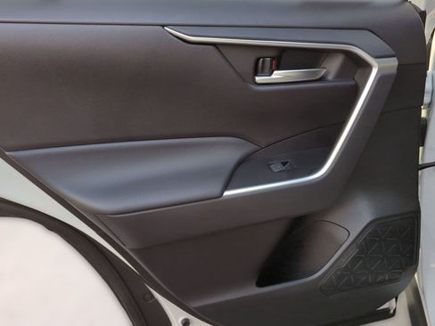 Used 2025 Toyota RAV4 XLE image 28