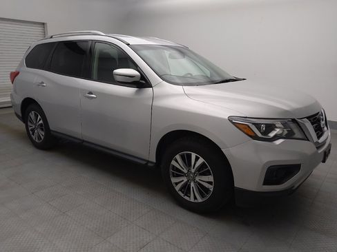 Used 2019 Nissan Pathfinder SV image 11