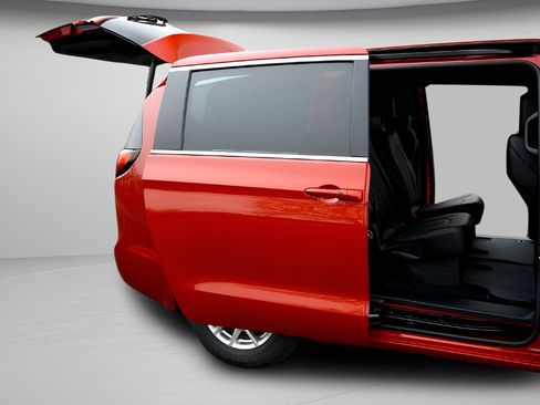New 2026 Chrysler Pacifica Select FWD image 31