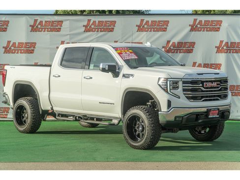 Used 2025 GMC Sierra 1500 SLT AWD/4WD image 1