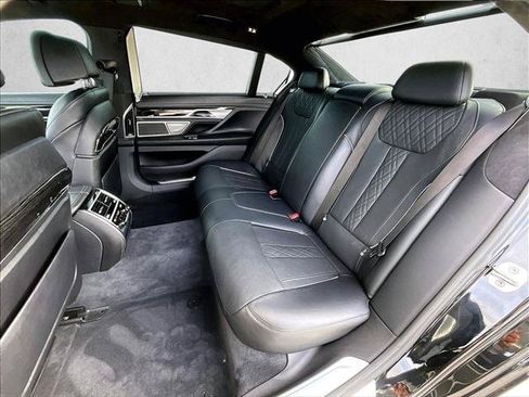 Used 2017 BMW 750i RWD image 28