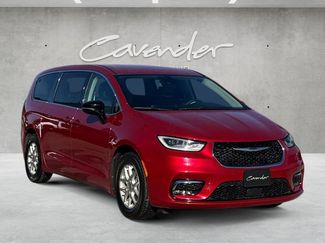 Used 2024 Chrysler Pacifica Touring-L video 2