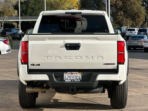 Used 2024 Toyota Tacoma TRD Off-Road image 5