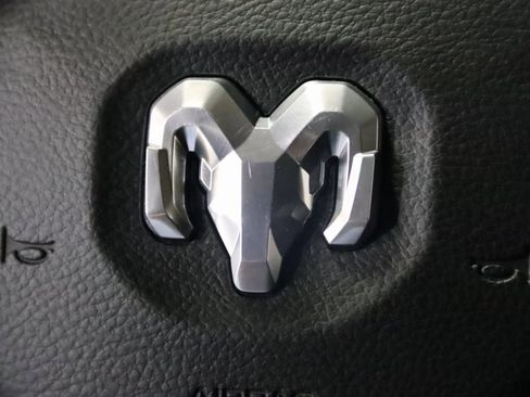 Used 2019 RAM 1500 Laramie image 39