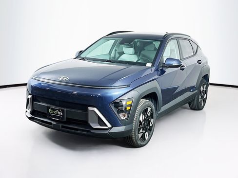 Used 2024 Hyundai Kona SEL AWD/4WD image 3