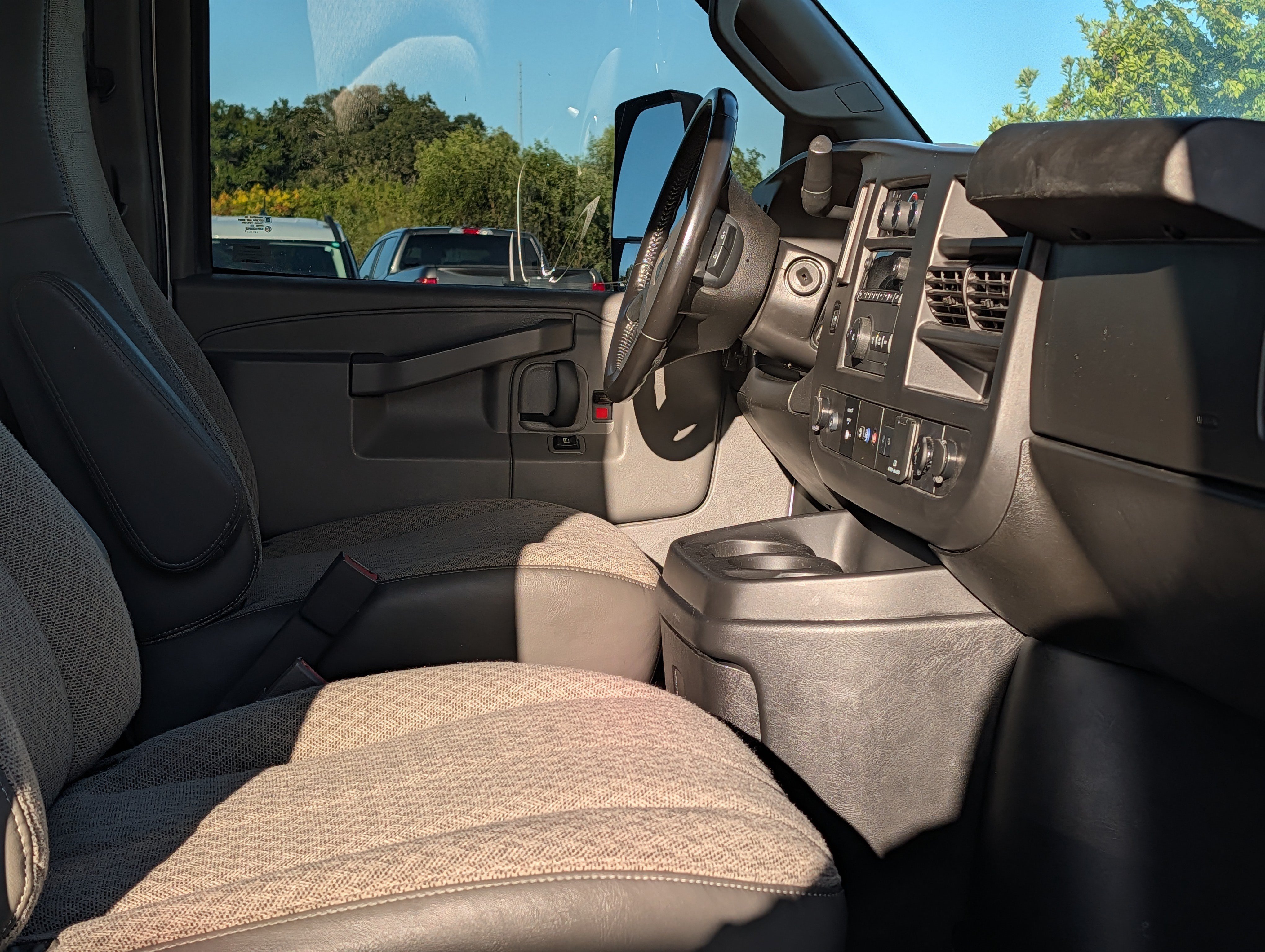 Used 2021 Chevrolet Express 3500 w/ Power Convenience Package RWD image 16