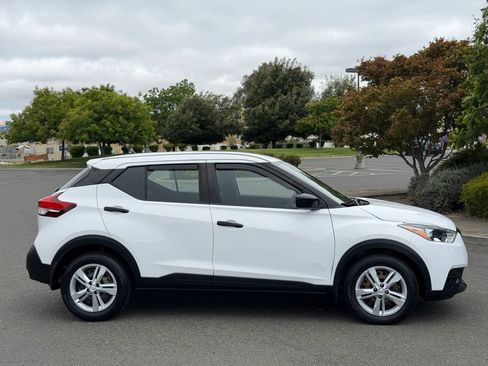 Used 2020 Nissan Kicks S FWD image 6