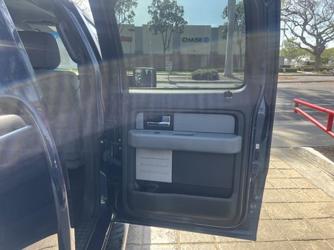 Used 2014 Ford F150 XLT w/ XLT Chrome Package image 31