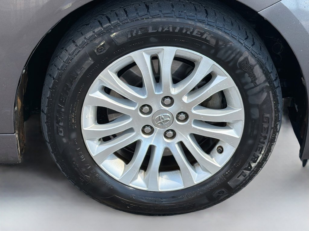 Used 2016 Toyota Sienna XLE FWD image 8