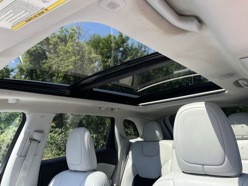 Used 2021 Jeep Cherokee Latitude Plus w/ Sun & Sound Group image 18