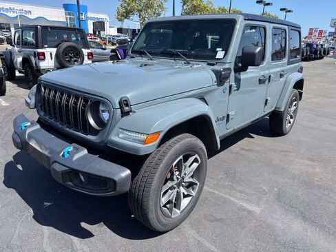 Used 2024 Jeep Wrangler Unlimited AWD/4WD image 11