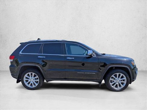 Used 2017 Jeep Grand Cherokee Limited w/ Luxury Group II image 4