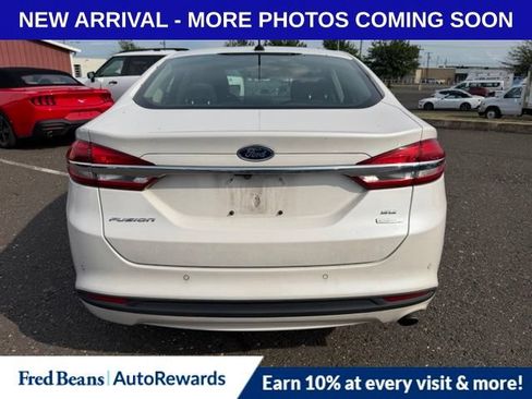 Used 2018 Ford Fusion SE w/ Fusion SE Technology Package FWD image 6