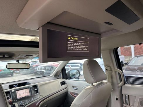 Used 2011 Toyota Sienna XLE image 16