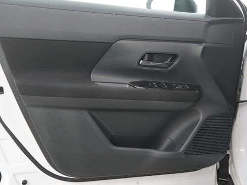Used 2025 Nissan Kicks S FWD image 18