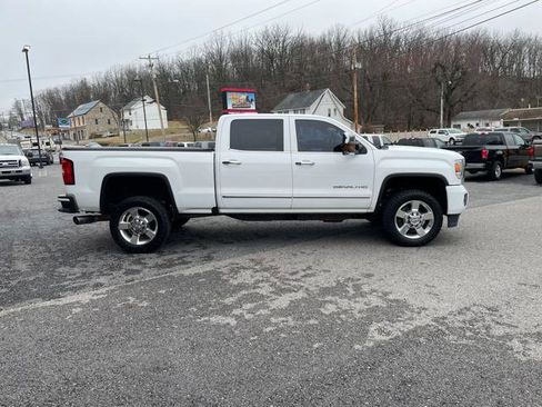 Used 2016 GMC Sierra 2500 Denali w/ Driver Alert Package image 9