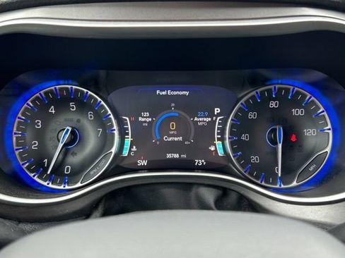 Used 2024 Chrysler Pacifica Touring-L w/ Uconnect Theater Family Group FWD image 38