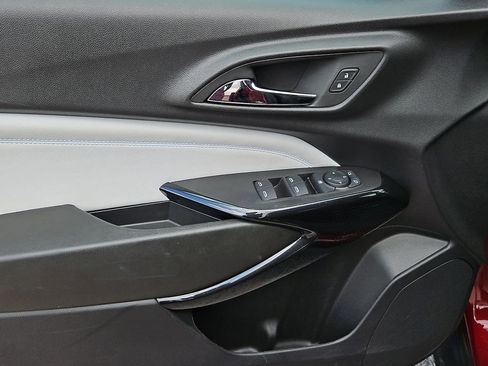 Used 2025 Chevrolet Trax LT FWD image 18