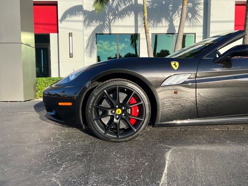Used 2013 Ferrari California RWD image 32