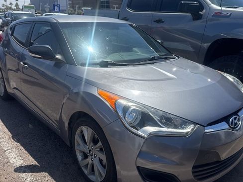Used 2016 Hyundai Veloster FWD image 7