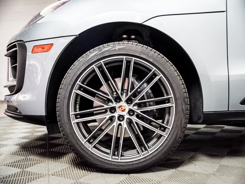 Certified 2026 Porsche Macan AWD/4WD image 14
