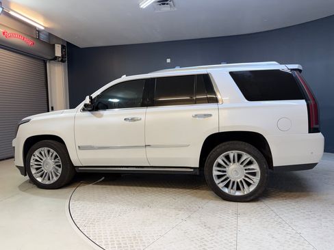 Used 2017 Cadillac Escalade Platinum AWD/4WD image 2
