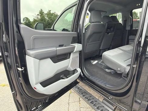 New 2026 Ford F250 XLT w/ XLT Premium Package AWD/4WD image 11