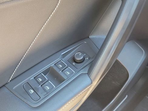 Used 2023 Volkswagen Tiguan SE R-Line image 19