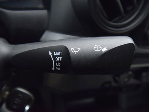 Used 2020 Toyota Tacoma SR image 32