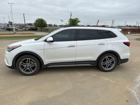 Used 2017 Hyundai Santa Fe Limited image 2