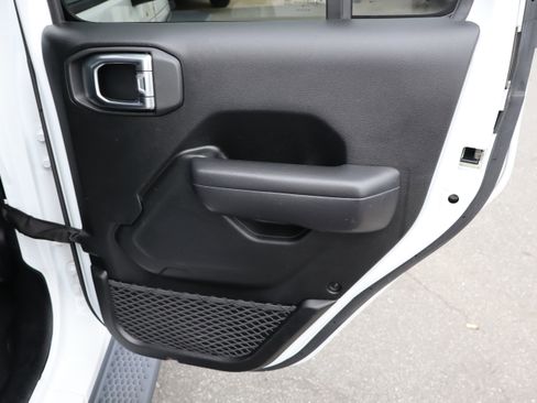 Used 2018 Jeep Wrangler Unlimited Sport S image 35