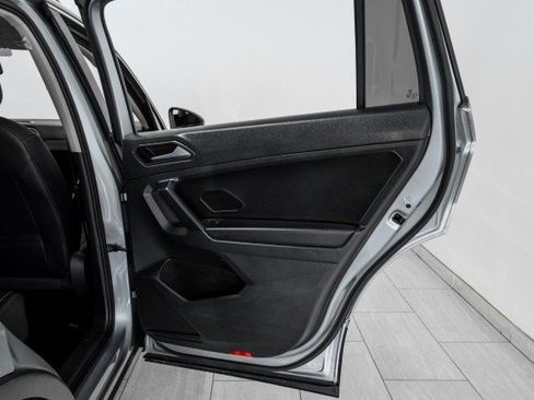 Used 2021 Volkswagen Tiguan SE R-Line image 45