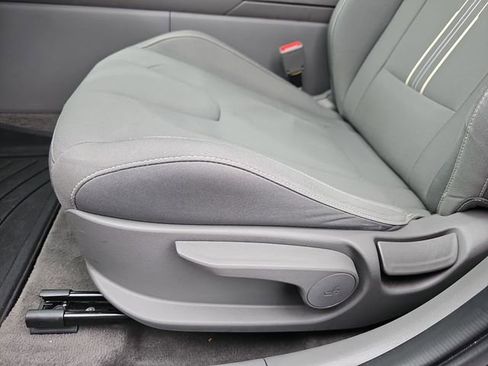 Used 2022 Hyundai Elantra SEL w/ Convenience Package FWD image 18