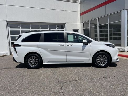 Used 2024 Toyota Sienna XLE w/ XLE Plus Package AWD/4WD image 26