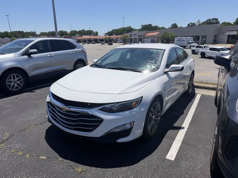 Used 2023 Chevrolet Malibu LT FWD image 3