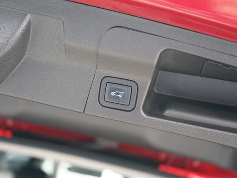 Used 2023 GMC Acadia SLT image 16