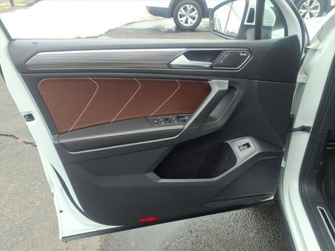 Certified 2022 Volkswagen Tiguan SEL R-Line image 18
