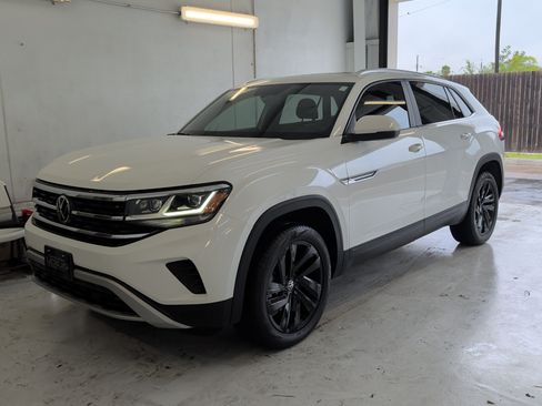 Used 2023 Volkswagen Atlas Cross Sport SE w/ Panoramic Sunroof Package FWD image 5