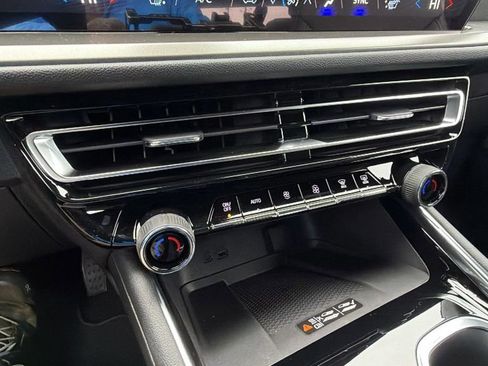 New 2026 Chevrolet Traverse LT image 25