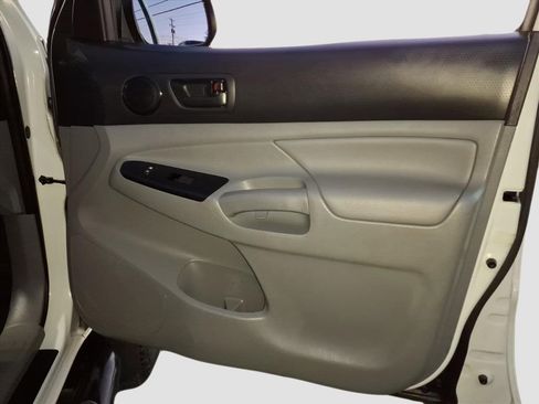 Used 2014 Toyota Tacoma 4x4 Access Cab image 13