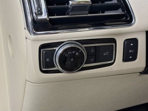 Used 2019 Lincoln Navigator Reserve AWD/4WD image 11