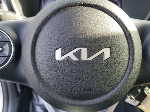 Used 2025 Kia Soul LX w/ LX Technology Package FWD image 24